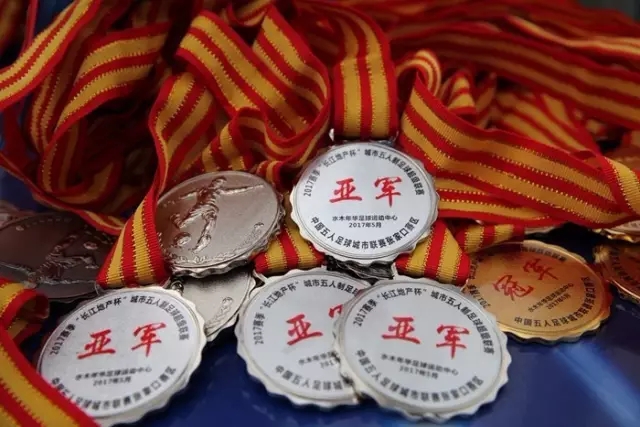 王哲林24+17布莱德索26分 上海终结新疆6连胜